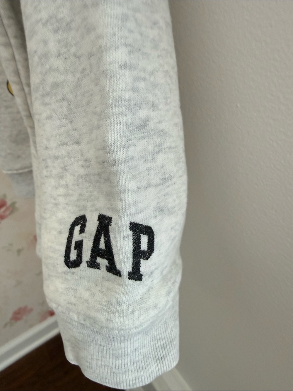 Disney x GAP Kids Gray Mickey Mouse Sweatshirt & Shorts Set size 5 - Picture 3 of 6